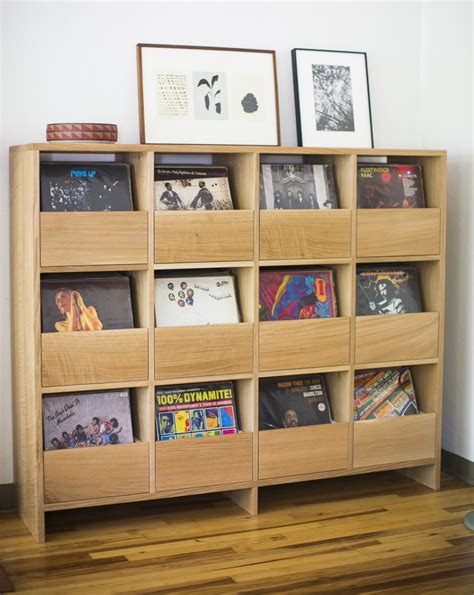 Wie Vinyl Cabinets